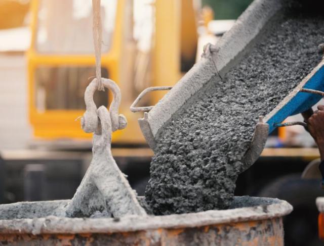 Concreto Usinado vs Concreto Virado em Obra: Análise Completa de Custos e Benefícios
