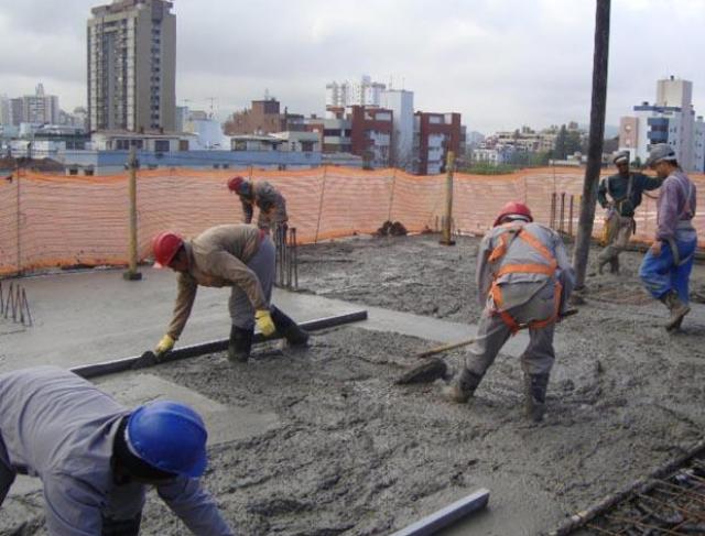 Concretagem em Períodos Chuvosos: Cuidados Especiais e Técnicas para Garantir Qualidade